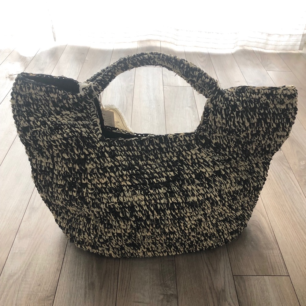 Black and cream large rafia tote fr Urban Outfittr